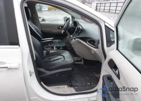 2018 Chrysler Pacifica Touring L z USA, uszkodzony, nr VIN 2C4RC1BG7JR275385